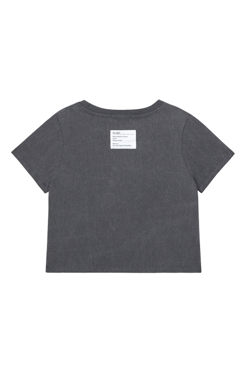 ULKIN X BETTYBOOP Metal Art Semi-crop Short Sleeve T-shirt_Charcoal